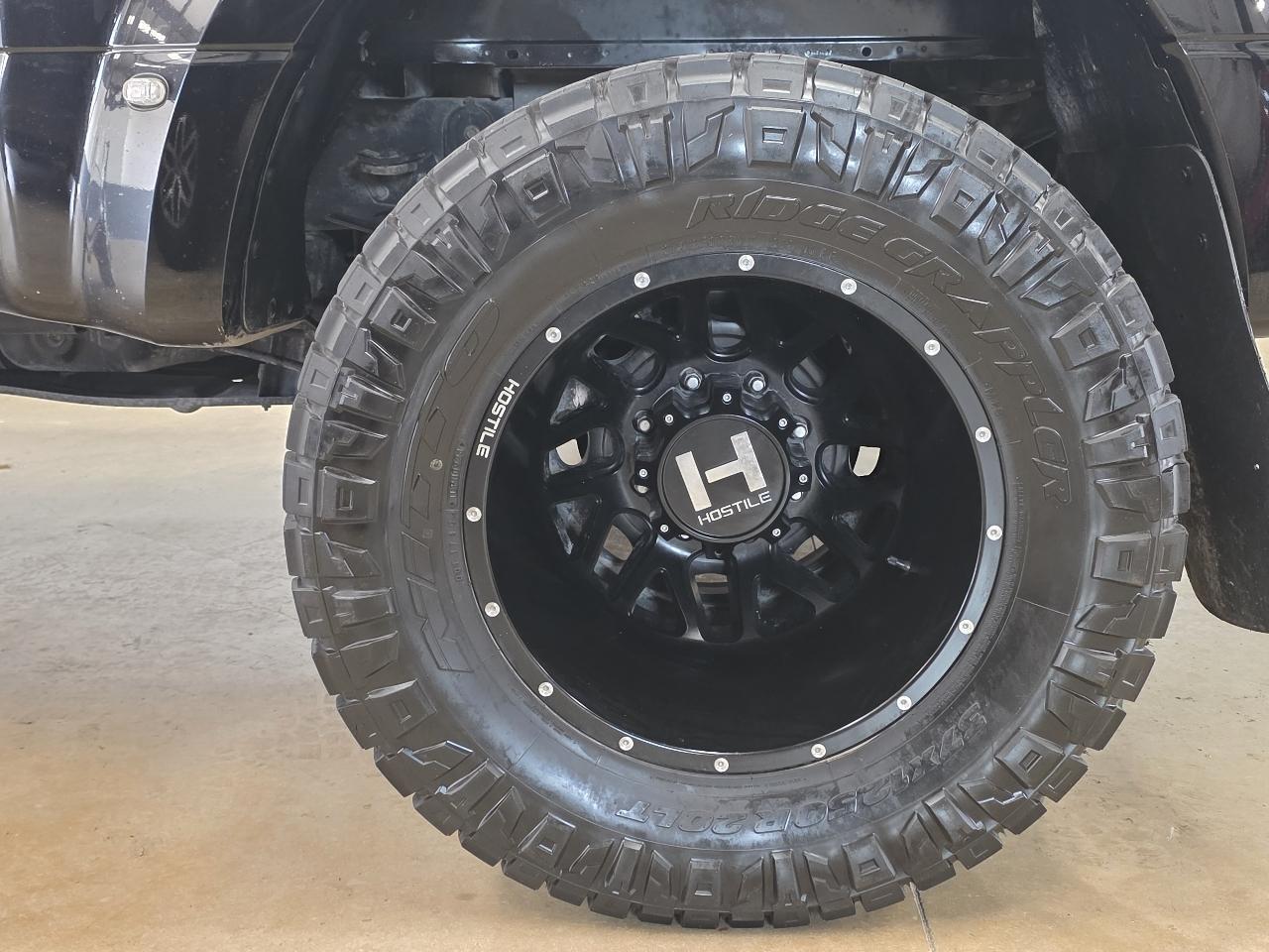 Ford Super Duty F-350 DRW Lariat 4WD Crew Cab 8' Box 2022