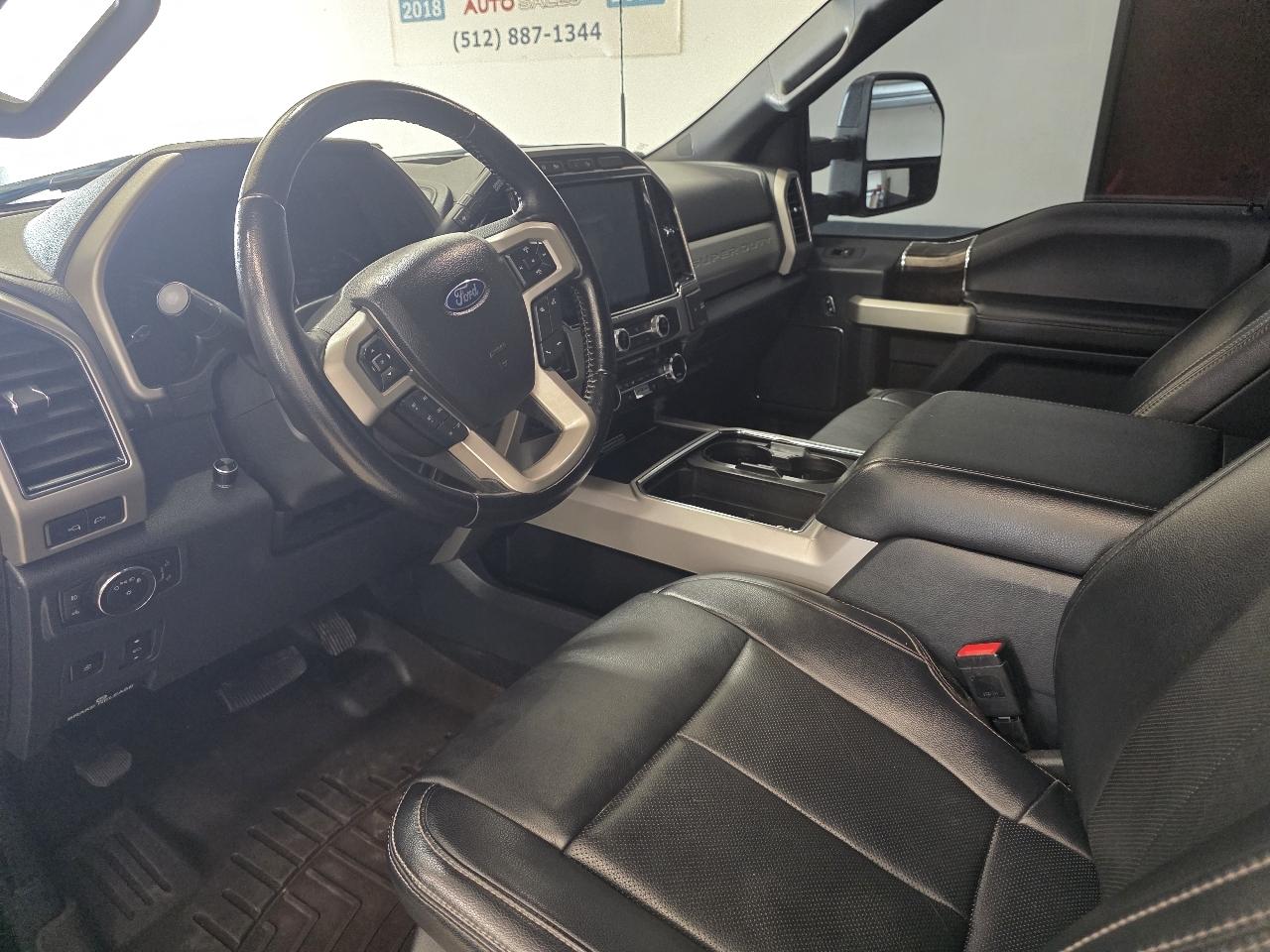Ford Super Duty F-350 DRW Lariat 4WD Crew Cab 8' Box 2022