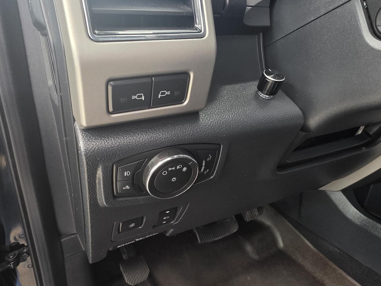 Ford Super Duty F-350 DRW Lariat 4WD Crew Cab 8' Box 2022