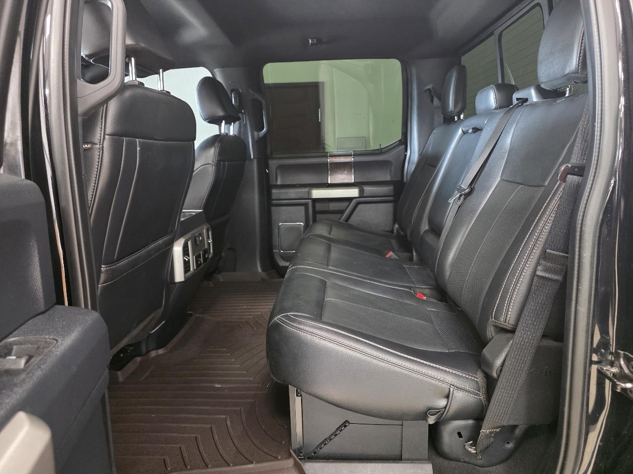 Ford Super Duty F-350 DRW Lariat 4WD Crew Cab 8' Box 2022