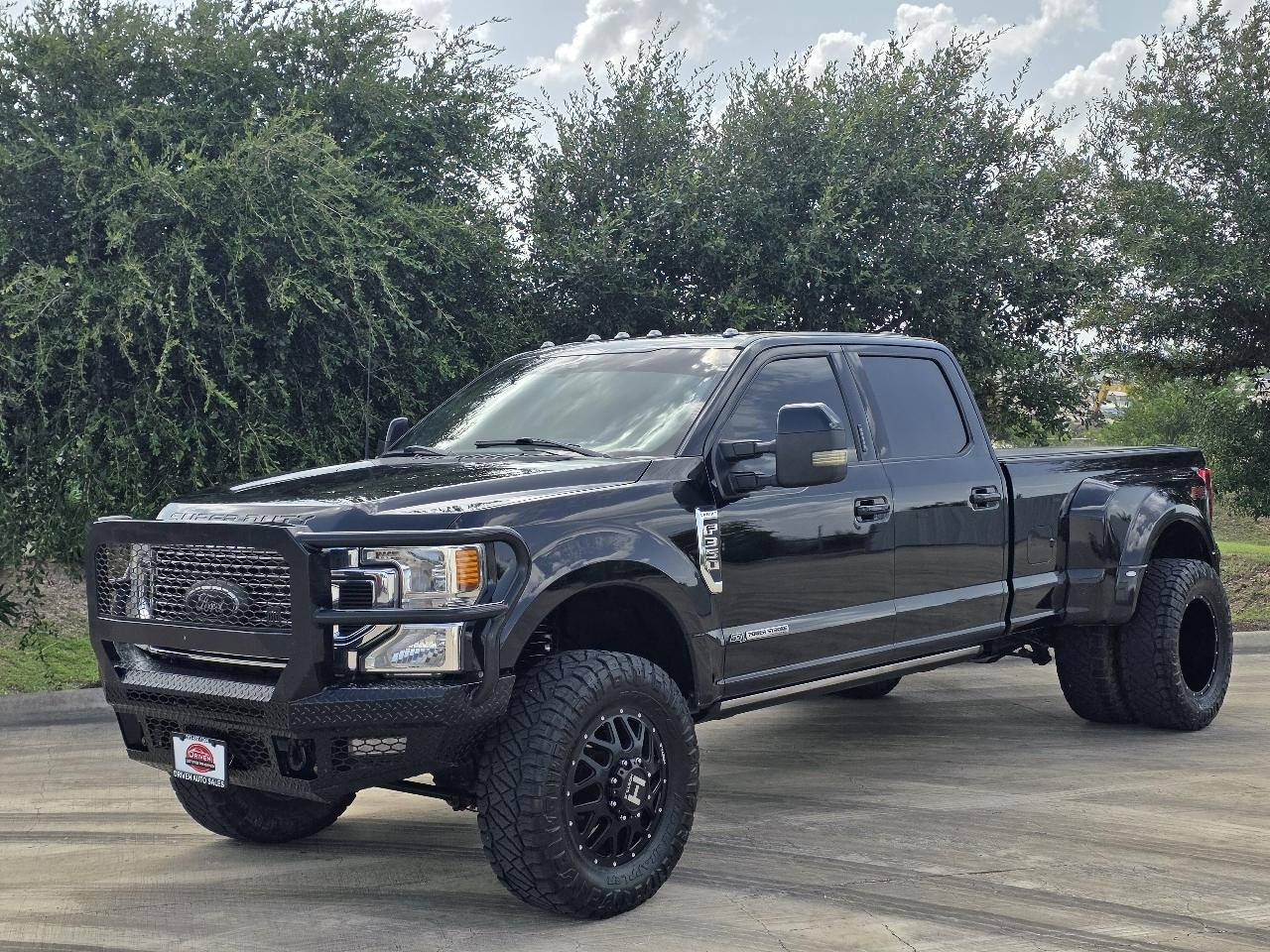 Ford Super Duty F-350 DRW Lariat 4WD Crew Cab 8' Box 2022