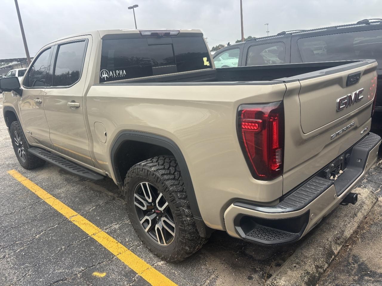 GMC Sierra 1500 4WD Crew Cab 147" AT4 2022