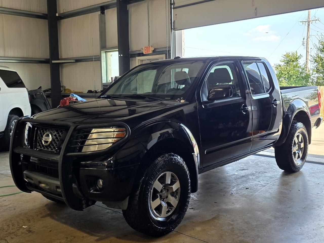 Nissan Frontier 4WD Crew Cab SWB Auto PRO-4X 2010
