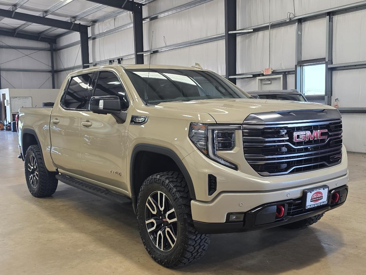 GMC Sierra 1500 4WD Crew Cab 147" AT4 2022