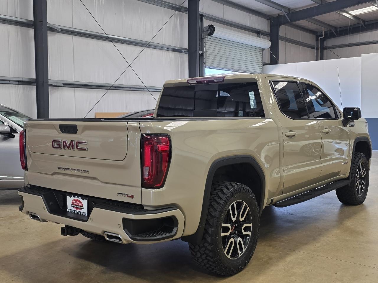 GMC Sierra 1500 4WD Crew Cab 147" AT4 2022