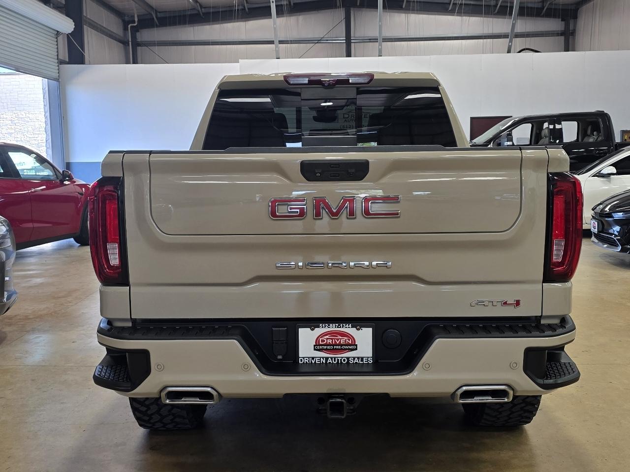 GMC Sierra 1500 4WD Crew Cab 147" AT4 2022