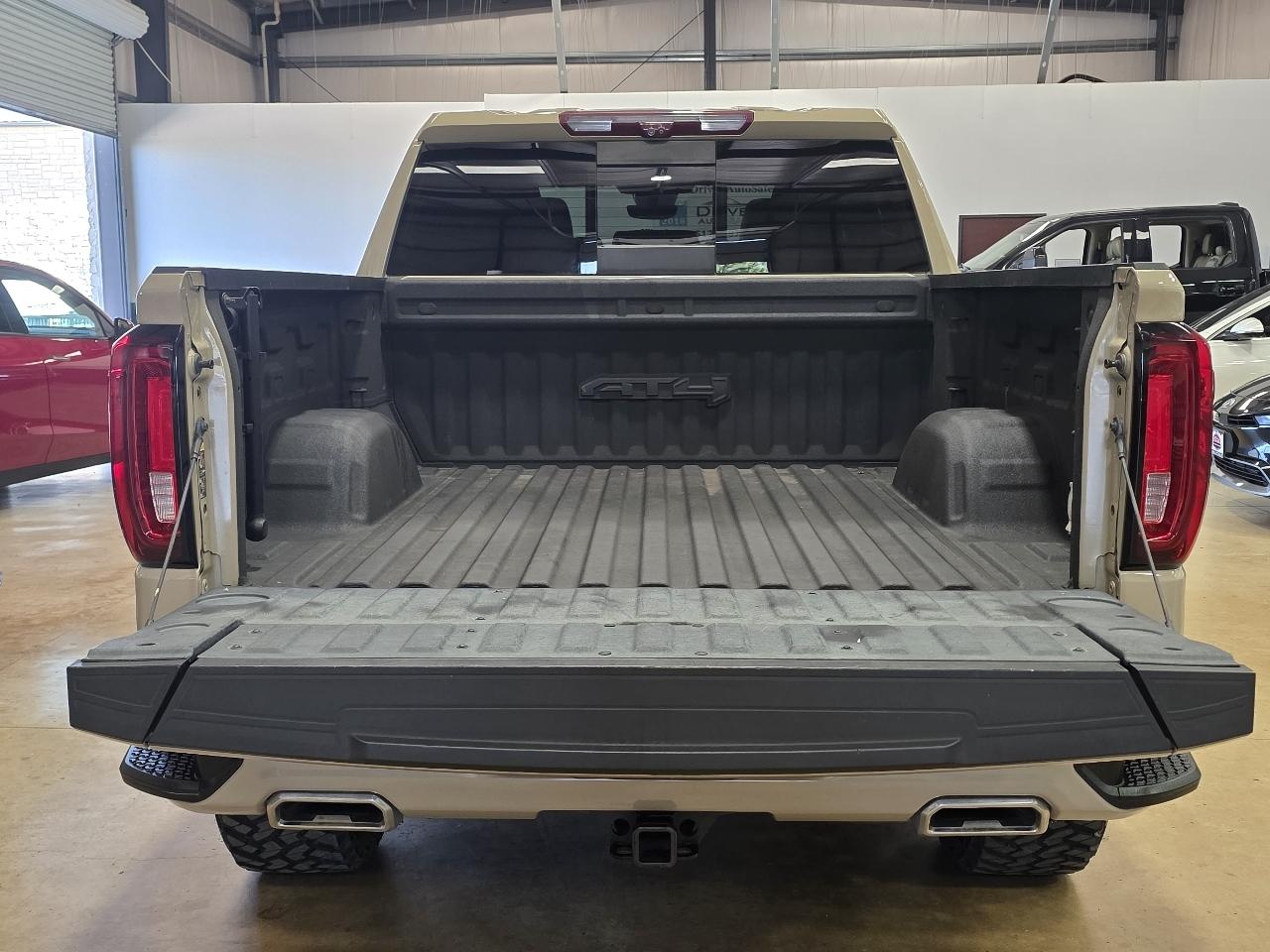 GMC Sierra 1500 4WD Crew Cab 147" AT4 2022