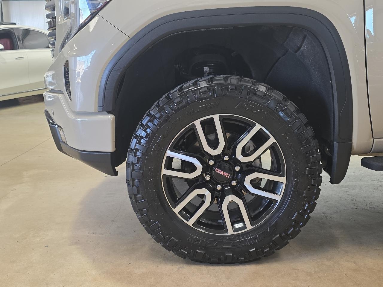 GMC Sierra 1500 4WD Crew Cab 147" AT4 2022