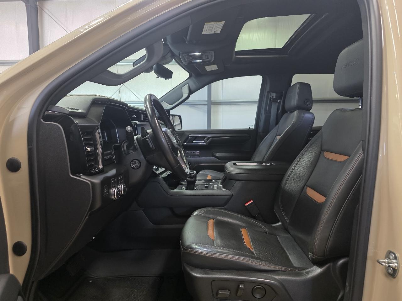 GMC Sierra 1500 4WD Crew Cab 147" AT4 2022