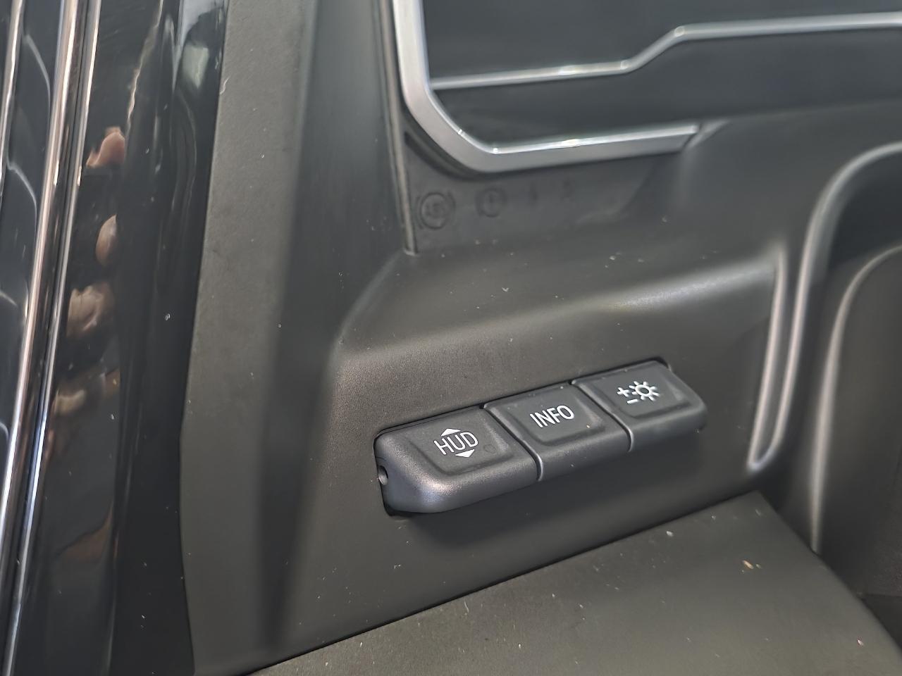GMC Sierra 1500 4WD Crew Cab 147" AT4 2022