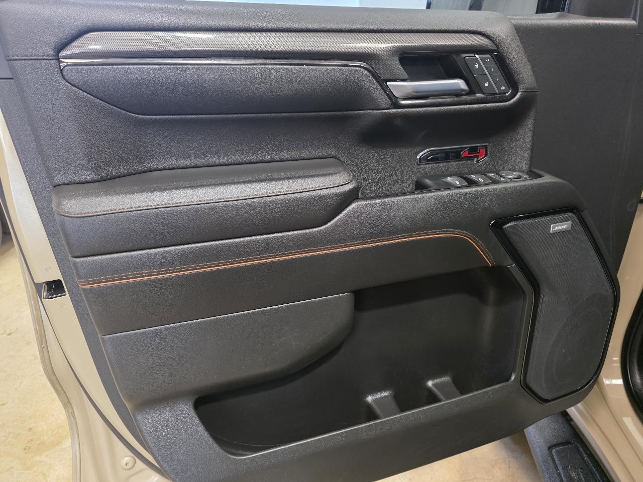 GMC Sierra 1500 4WD Crew Cab 147" AT4 2022