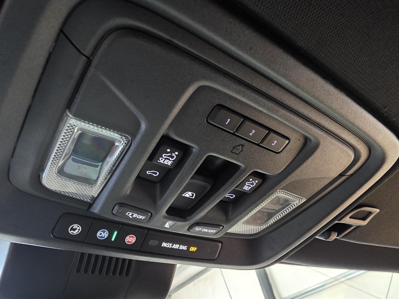 GMC Sierra 1500 4WD Crew Cab 147" AT4 2022