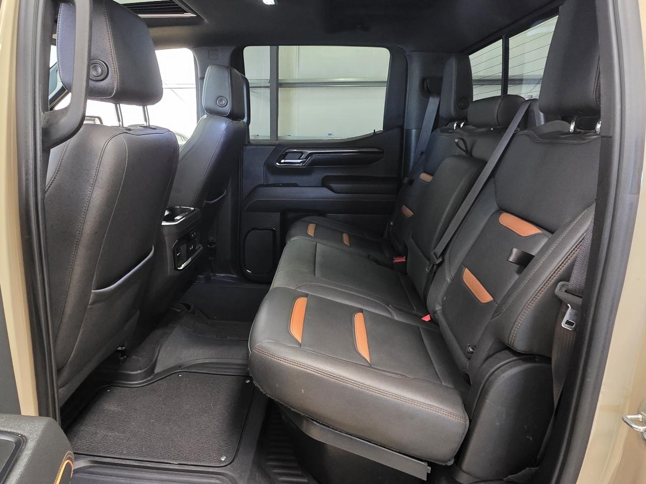 GMC Sierra 1500 4WD Crew Cab 147" AT4 2022