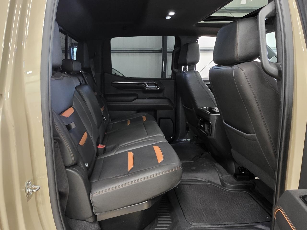 GMC Sierra 1500 4WD Crew Cab 147" AT4 2022