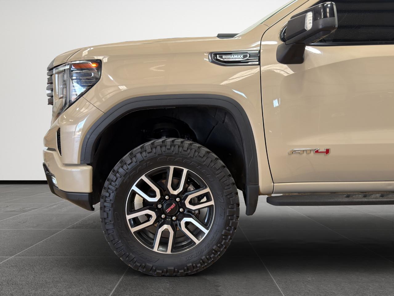 GMC Sierra 1500 4WD Crew Cab 147" AT4 2022