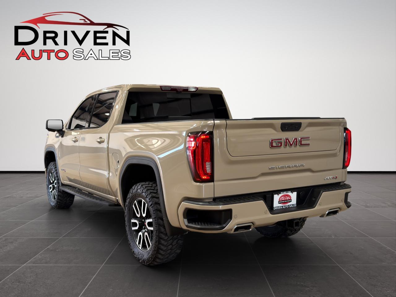 GMC Sierra 1500 4WD Crew Cab 147" AT4 2022