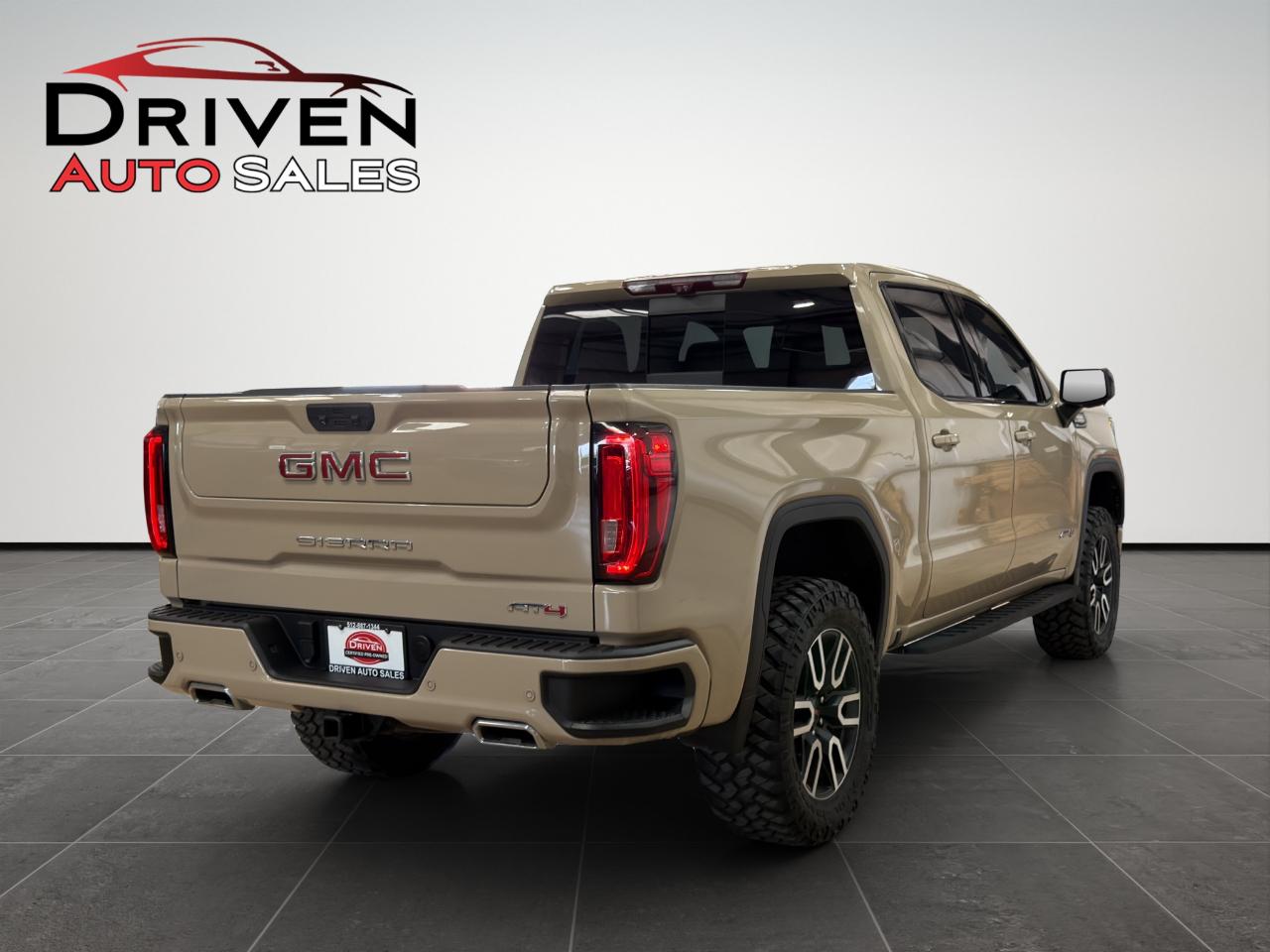 GMC Sierra 1500 4WD Crew Cab 147" AT4 2022
