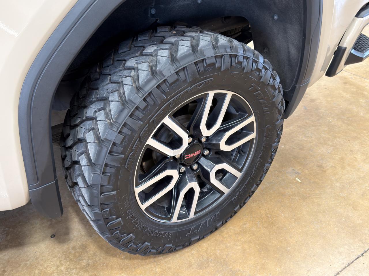 GMC Sierra 1500 4WD Crew Cab 147" AT4 2022