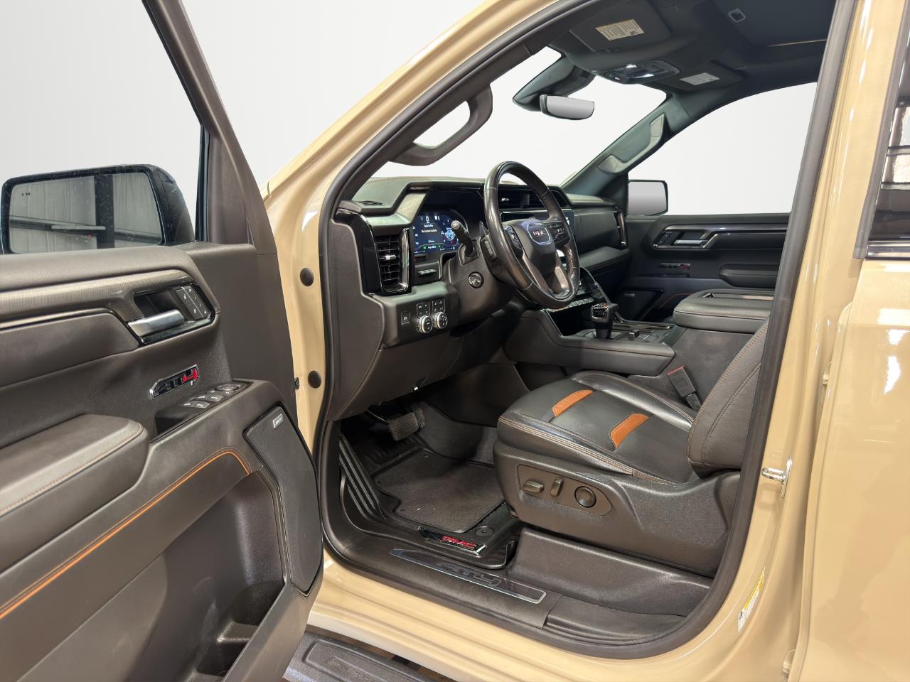 GMC Sierra 1500 4WD Crew Cab 147" AT4 2022