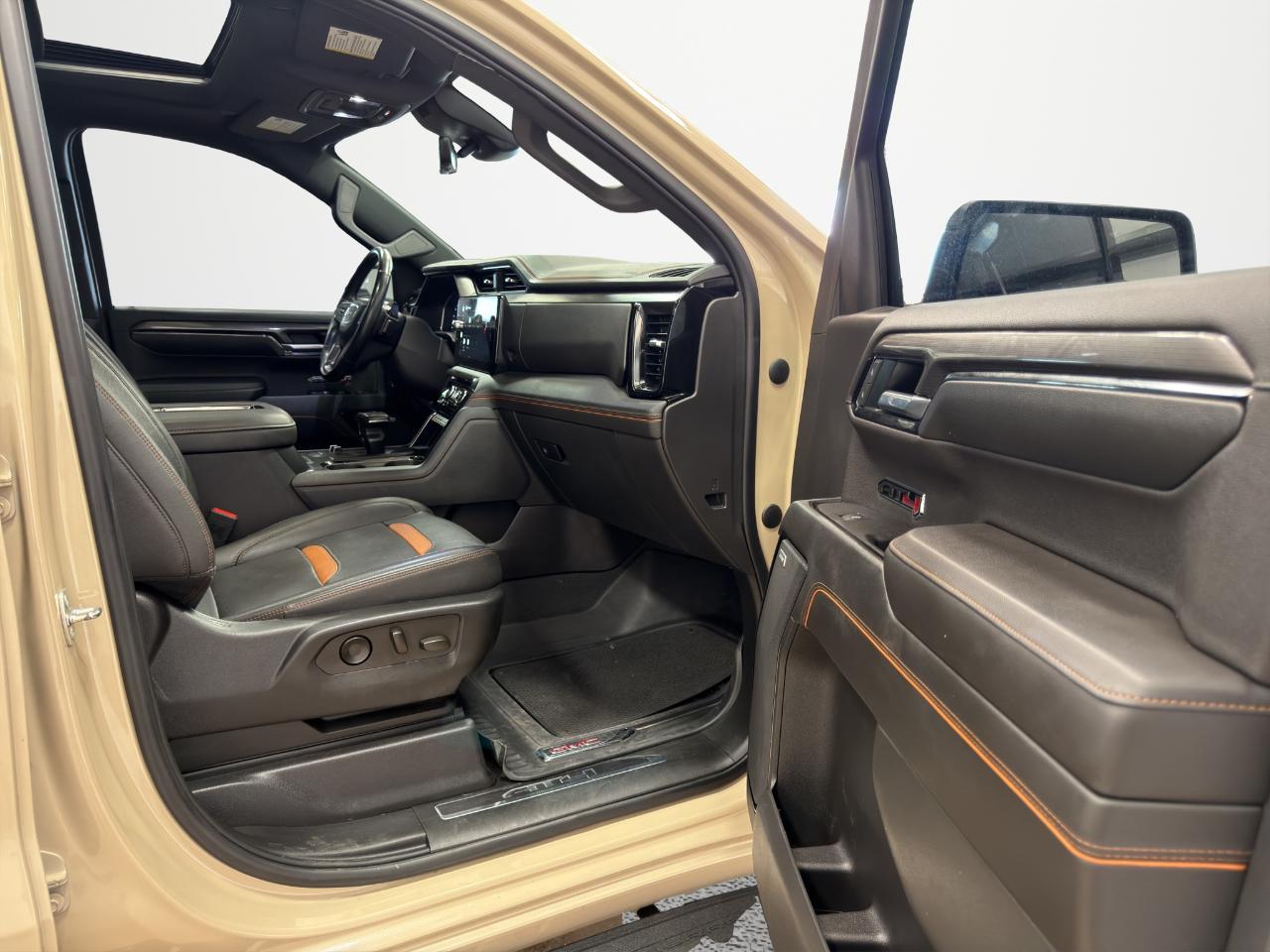 GMC Sierra 1500 4WD Crew Cab 147" AT4 2022