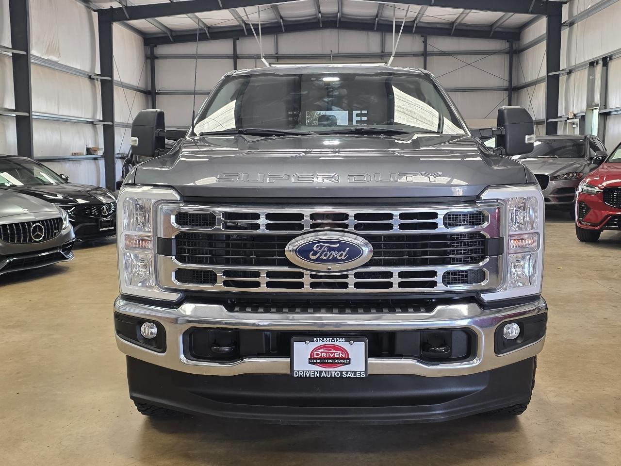 Ford Super Duty F-350 SRW XLT 4WD Crew Cab 8' Box 2024
