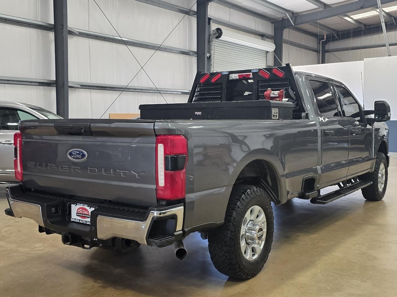 Ford Super Duty F-350 SRW XLT 4WD Crew Cab 8' Box 2024