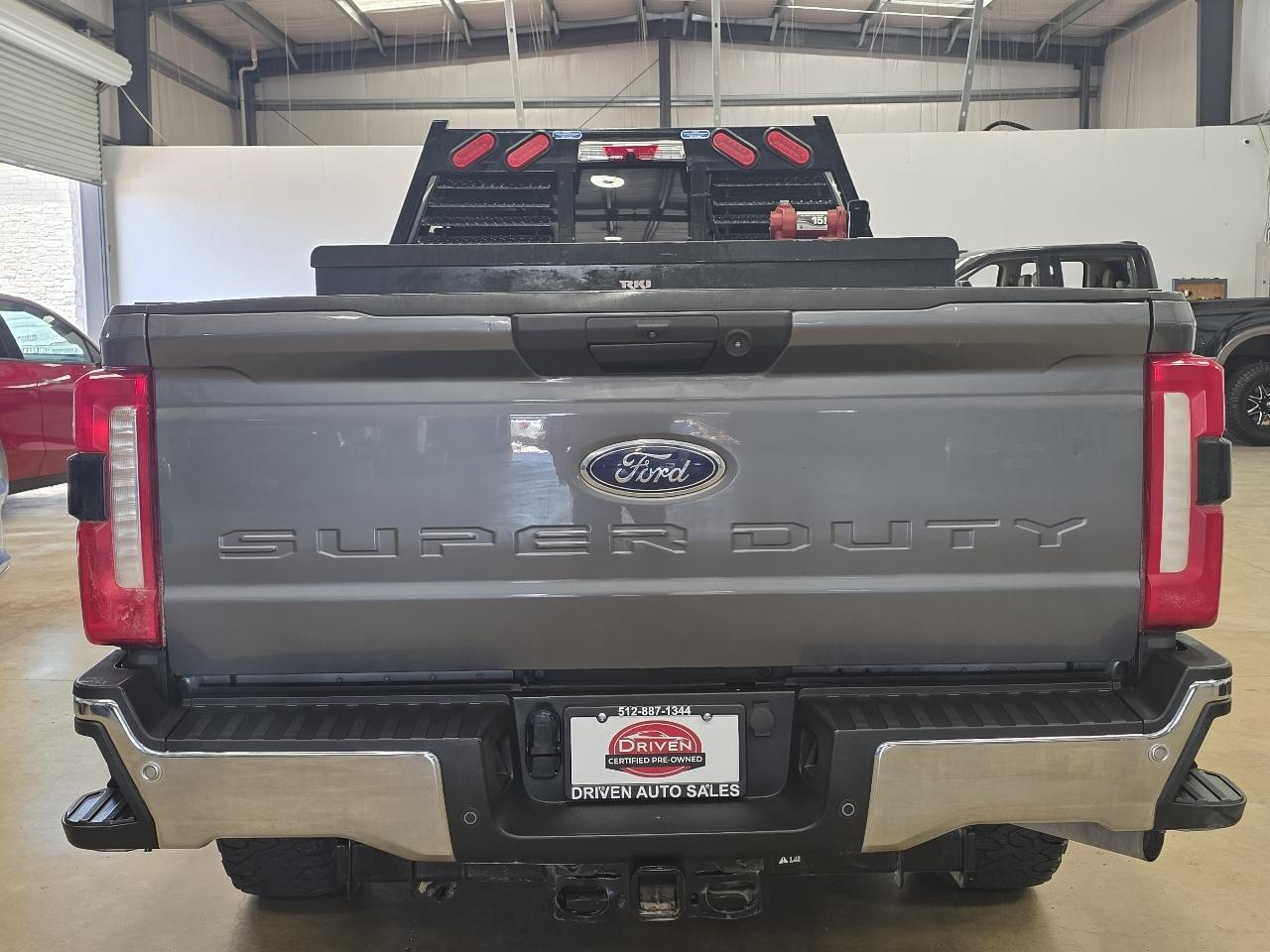 Ford Super Duty F-350 SRW XLT 4WD Crew Cab 8' Box 2024
