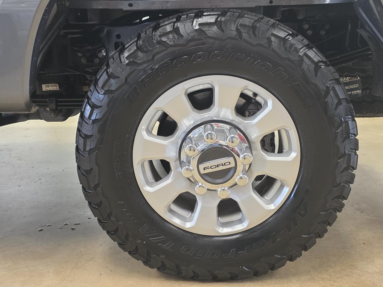 Ford Super Duty F-350 SRW XLT 4WD Crew Cab 8' Box 2024