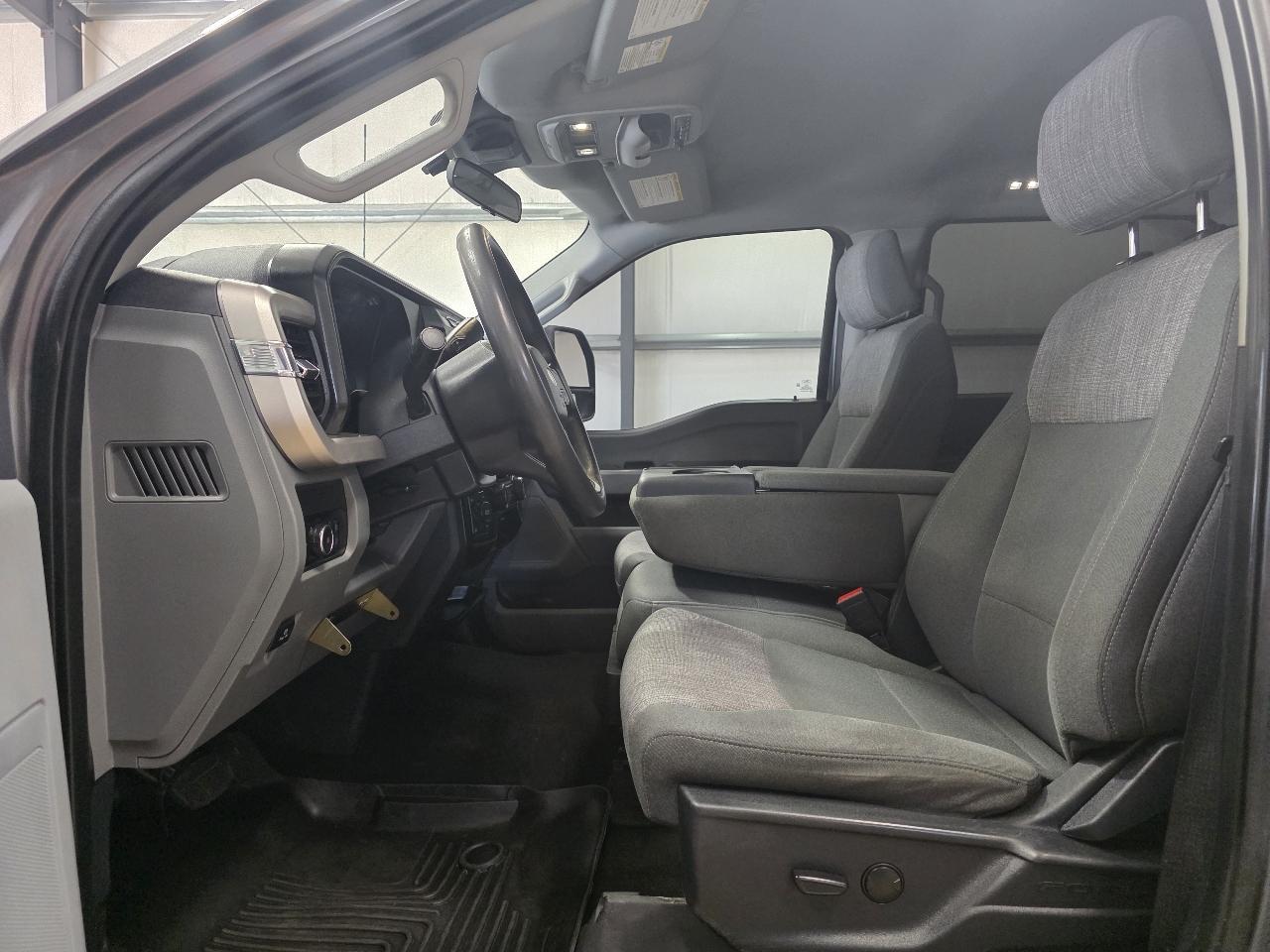 Ford Super Duty F-350 SRW XLT 4WD Crew Cab 8' Box 2024