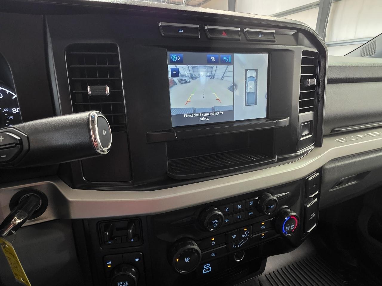 Ford Super Duty F-350 SRW XLT 4WD Crew Cab 8' Box 2024