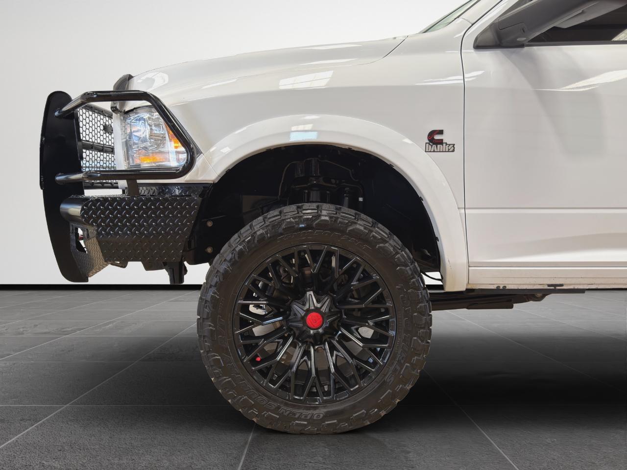 RAM 2500 Laramie 4x4 Mega Cab 6'4" Box 2018