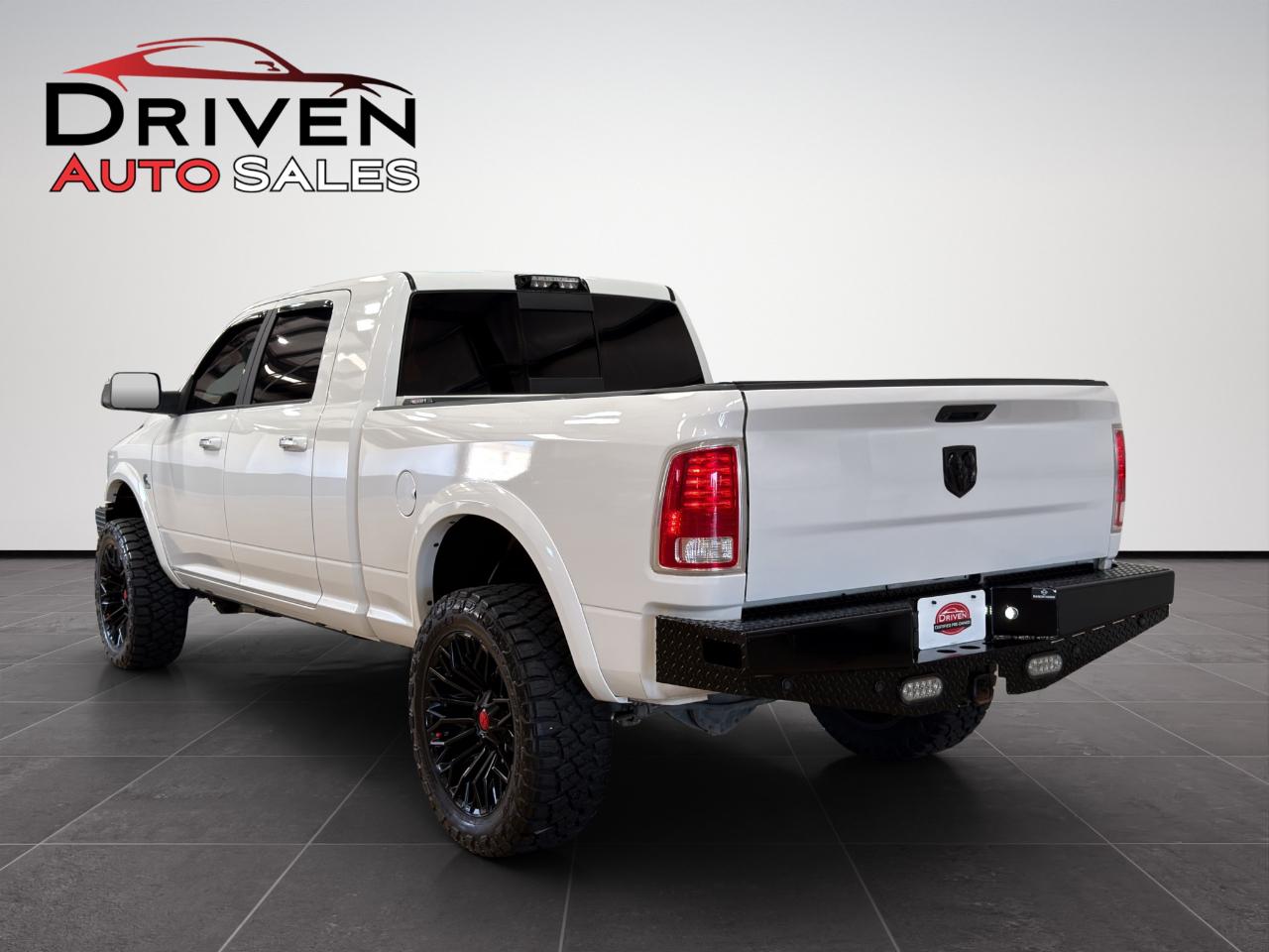 RAM 2500 Laramie 4x4 Mega Cab 6'4" Box 2018