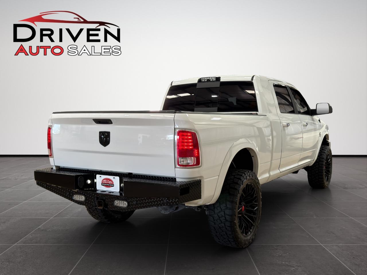 RAM 2500 Laramie 4x4 Mega Cab 6'4" Box 2018