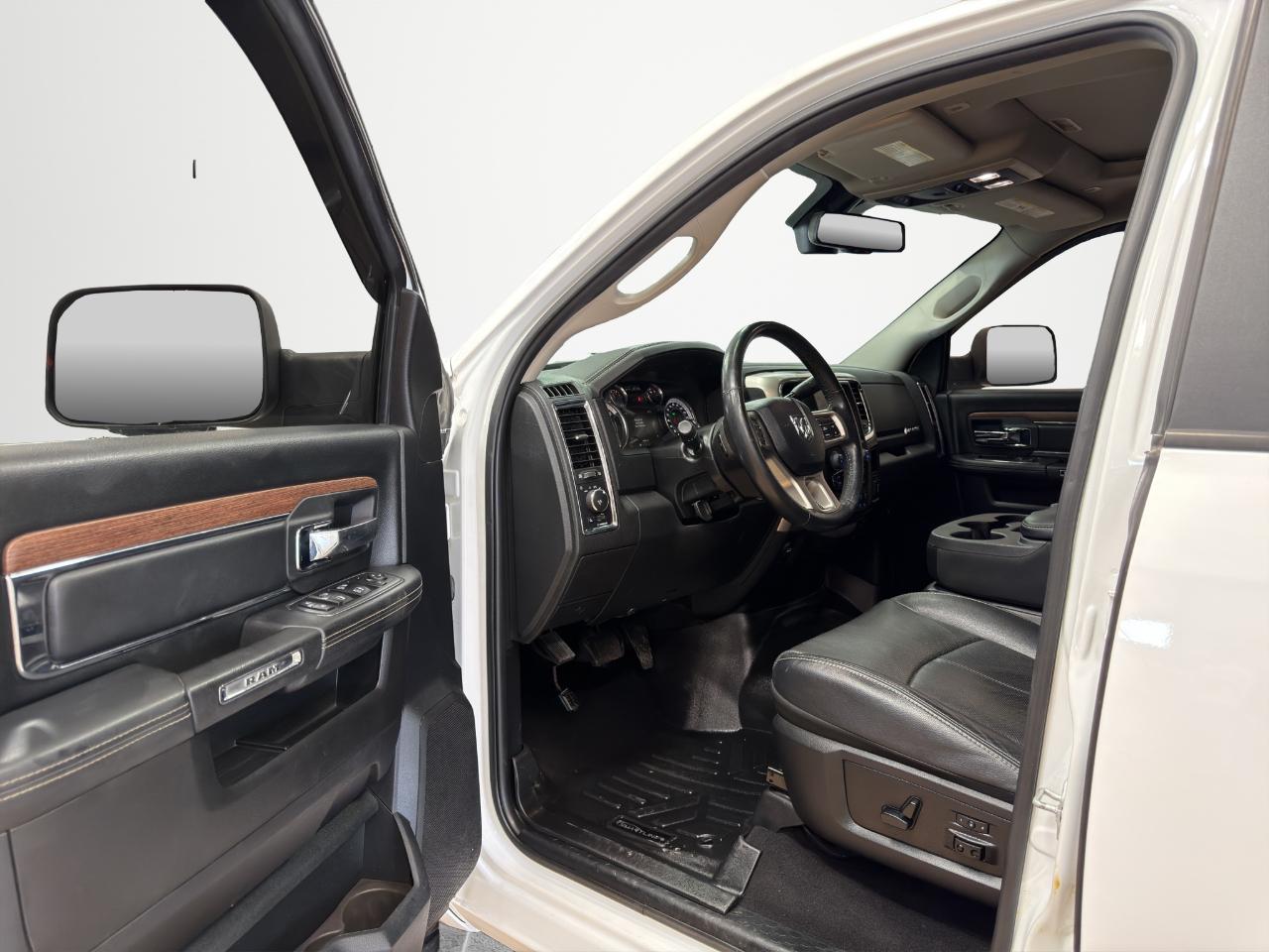 RAM 2500 Laramie 4x4 Mega Cab 6'4" Box 2018