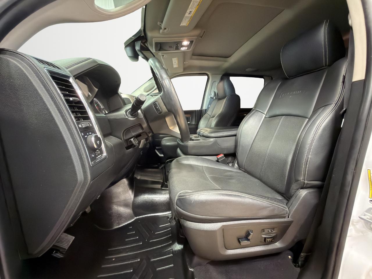 RAM 2500 Laramie 4x4 Mega Cab 6'4" Box 2018