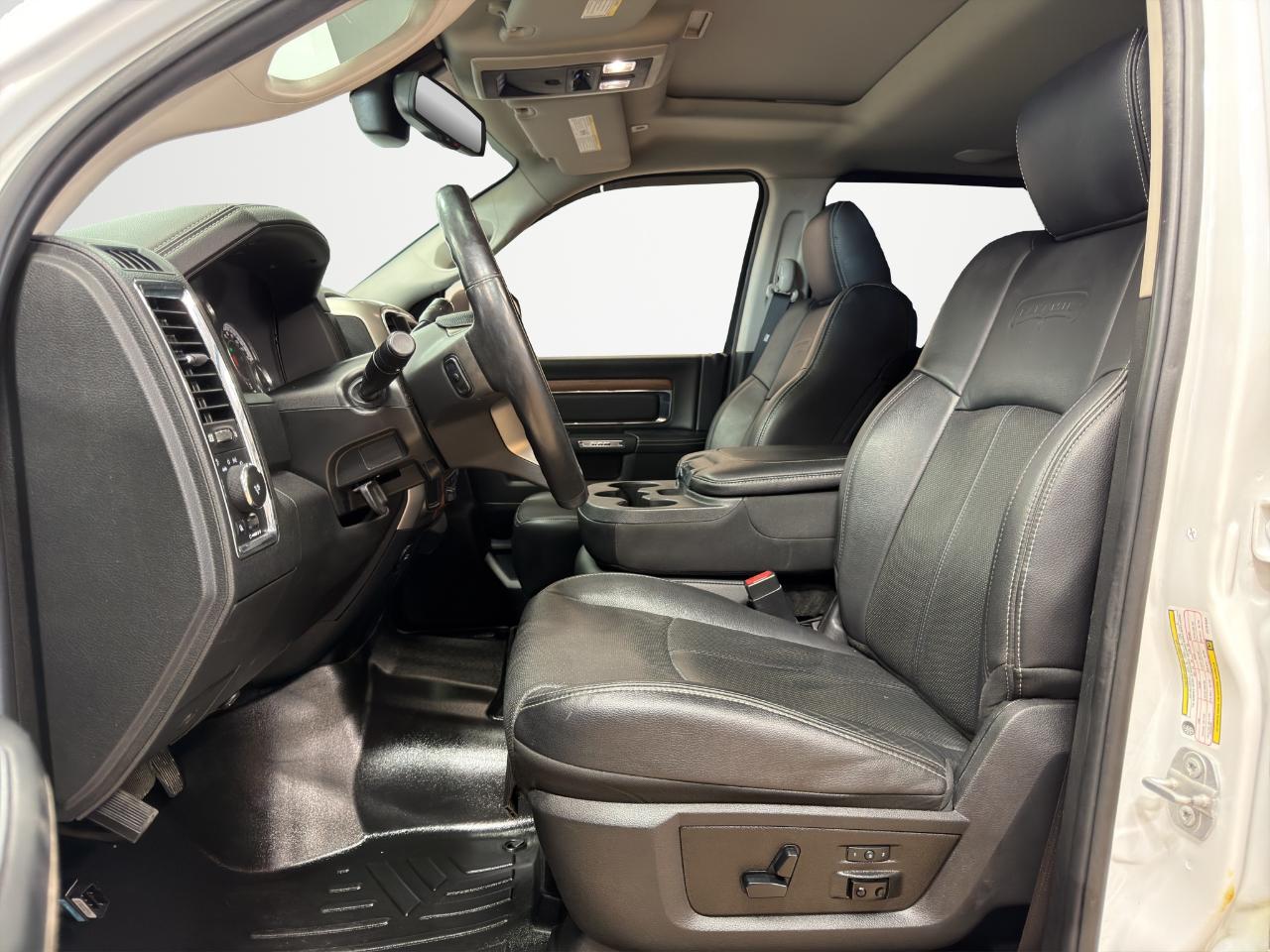 RAM 2500 Laramie 4x4 Mega Cab 6'4" Box 2018