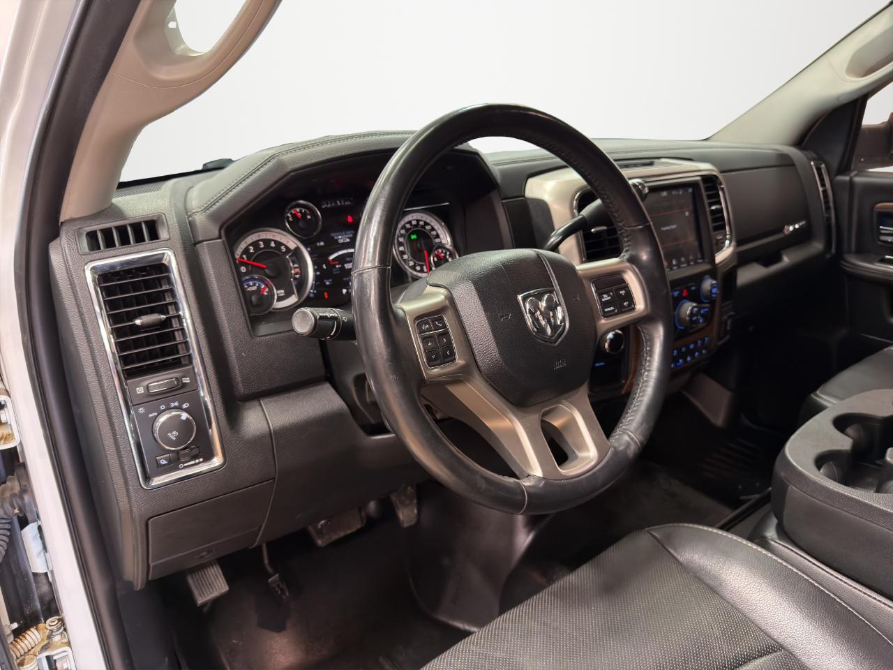 RAM 2500 Laramie 4x4 Mega Cab 6'4" Box 2018