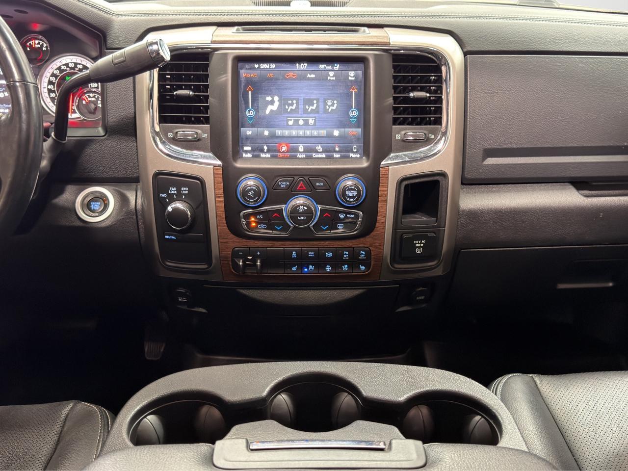 RAM 2500 Laramie 4x4 Mega Cab 6'4" Box 2018