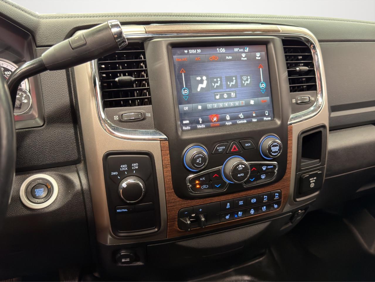 RAM 2500 Laramie 4x4 Mega Cab 6'4" Box 2018