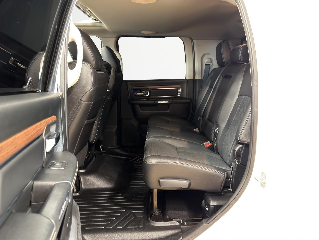 RAM 2500 Laramie 4x4 Mega Cab 6'4" Box 2018