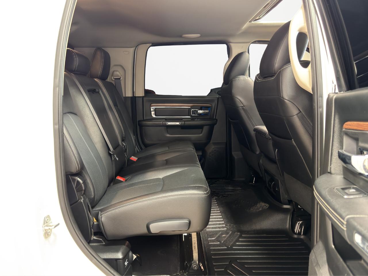 RAM 2500 Laramie 4x4 Mega Cab 6'4" Box 2018