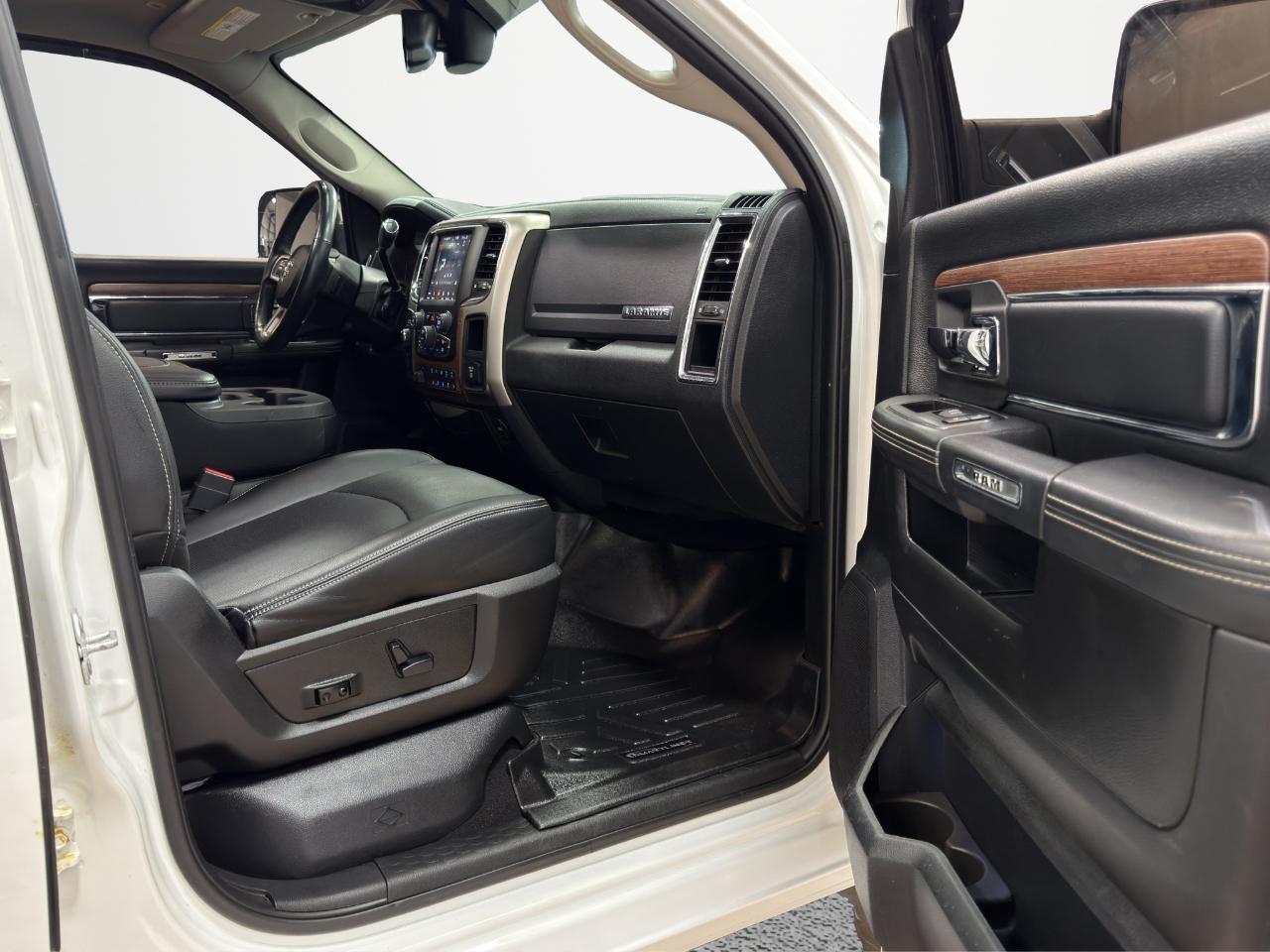 RAM 2500 Laramie 4x4 Mega Cab 6'4" Box 2018