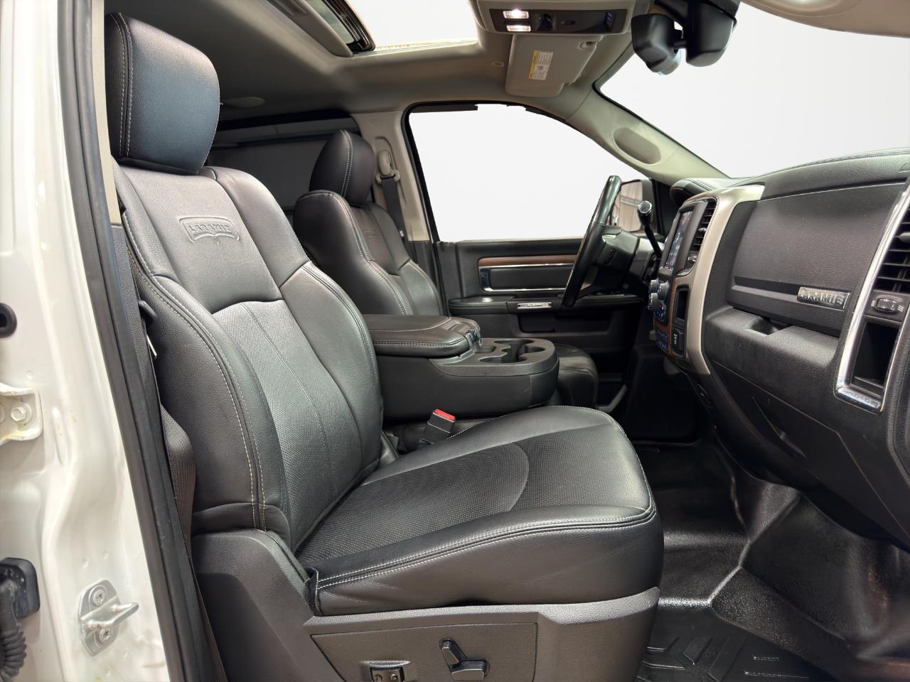 RAM 2500 Laramie 4x4 Mega Cab 6'4" Box 2018