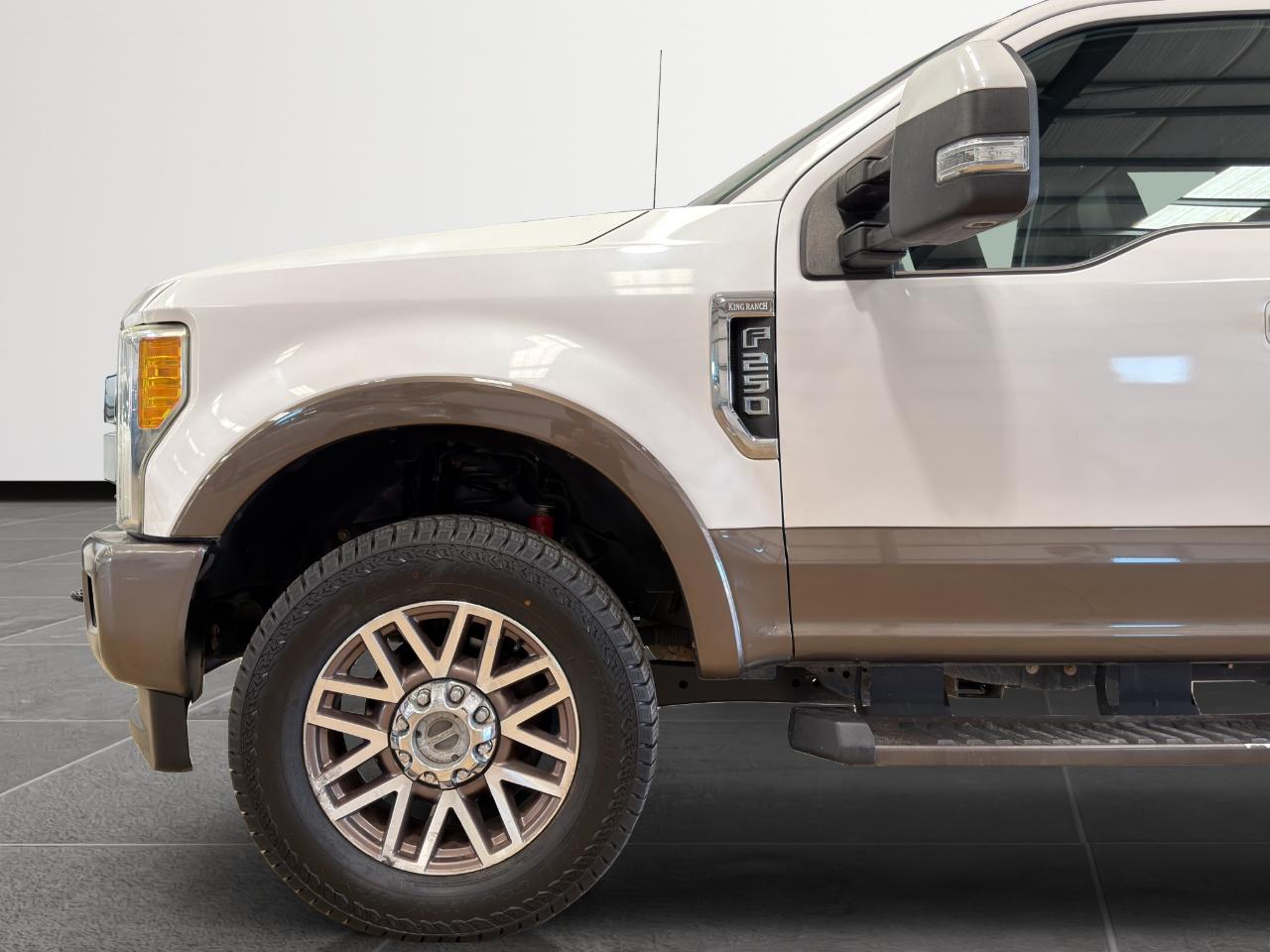 Ford Super Duty F-250 SRW King Ranch 4WD Crew Cab 8' Box 2017