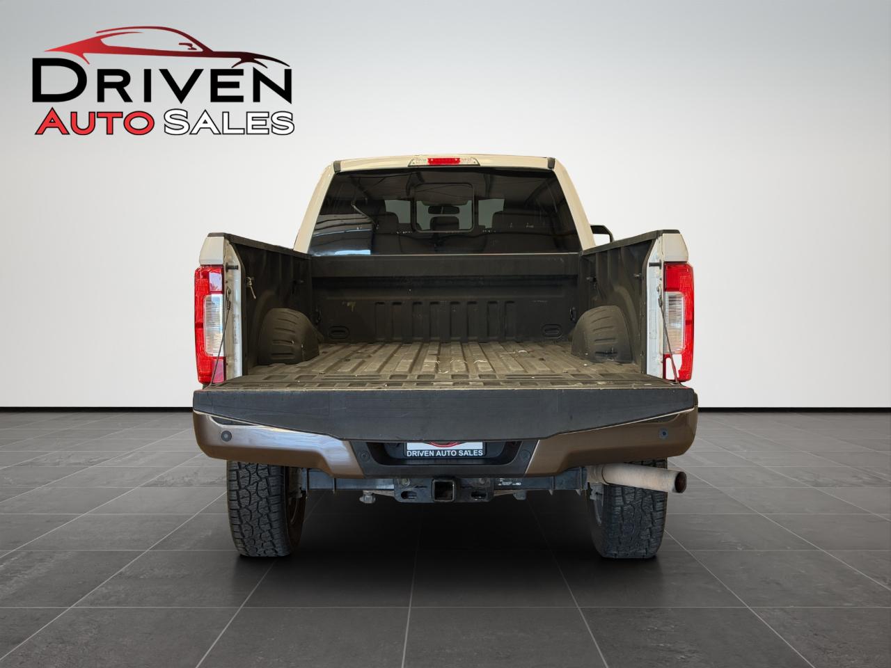 Ford Super Duty F-250 SRW King Ranch 4WD Crew Cab 8' Box 2017
