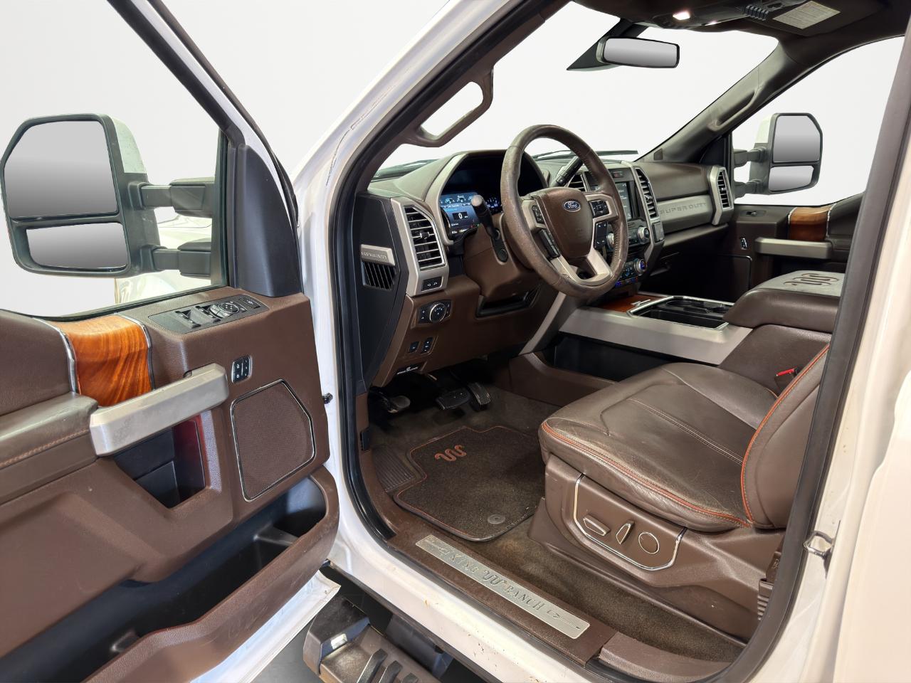 Ford Super Duty F-250 SRW King Ranch 4WD Crew Cab 8' Box 2017