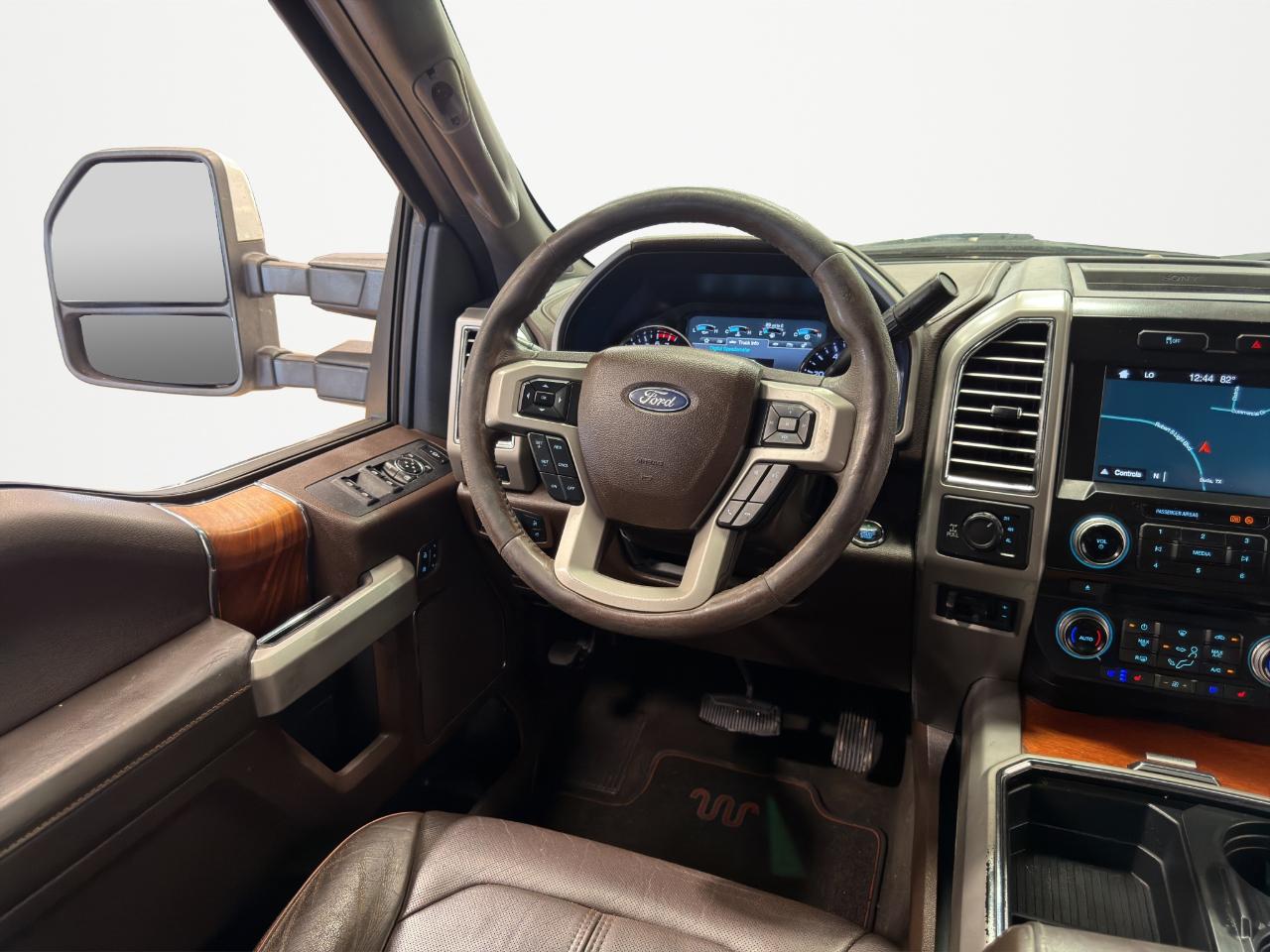 Ford Super Duty F-250 SRW King Ranch 4WD Crew Cab 8' Box 2017