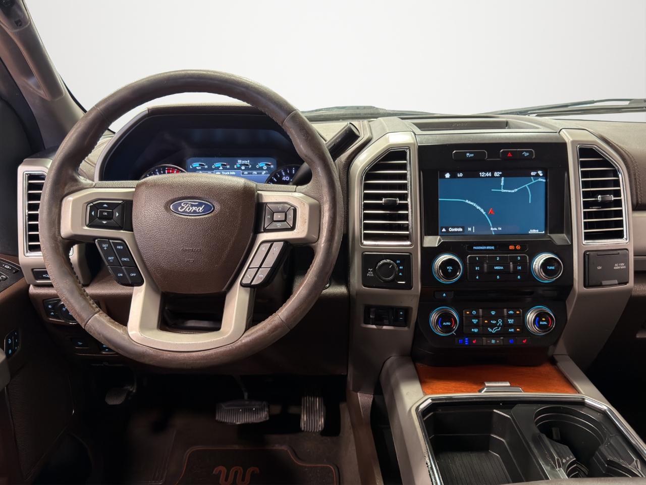 Ford Super Duty F-250 SRW King Ranch 4WD Crew Cab 8' Box 2017