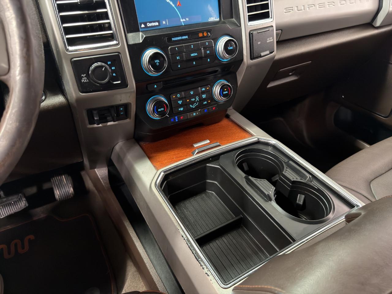 Ford Super Duty F-250 SRW King Ranch 4WD Crew Cab 8' Box 2017