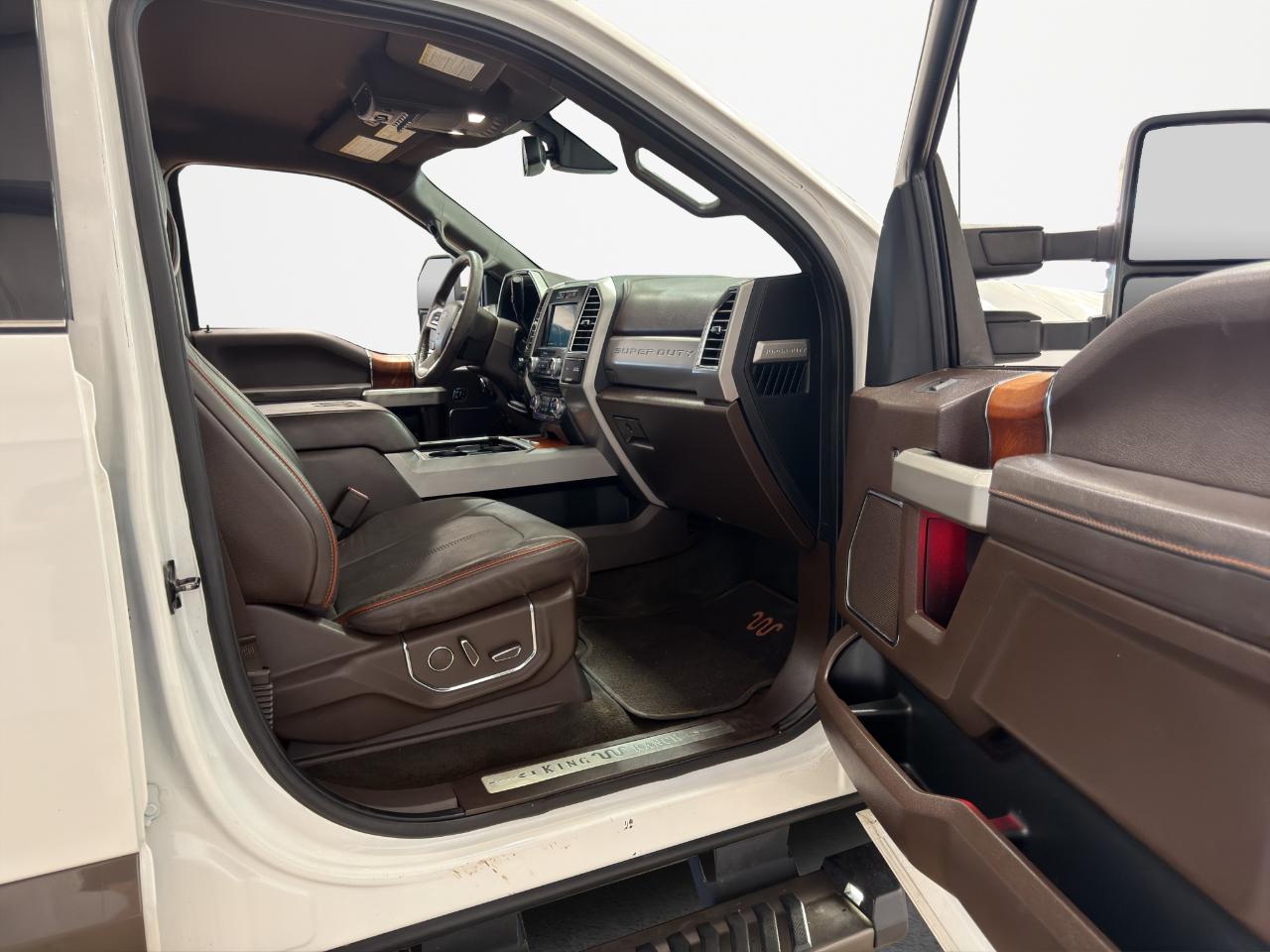 Ford Super Duty F-250 SRW King Ranch 4WD Crew Cab 8' Box 2017
